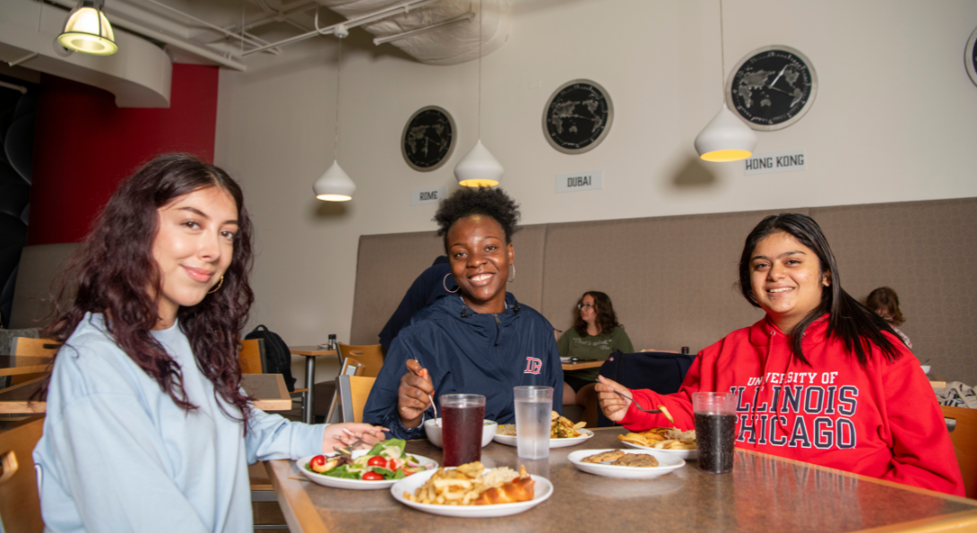UIC Students enjoying meal at United Table in SCE